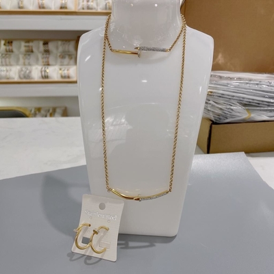 สร้อยคอพร้อมจี้สแตนเลสชุบทอง 18k Love Brand Necklace